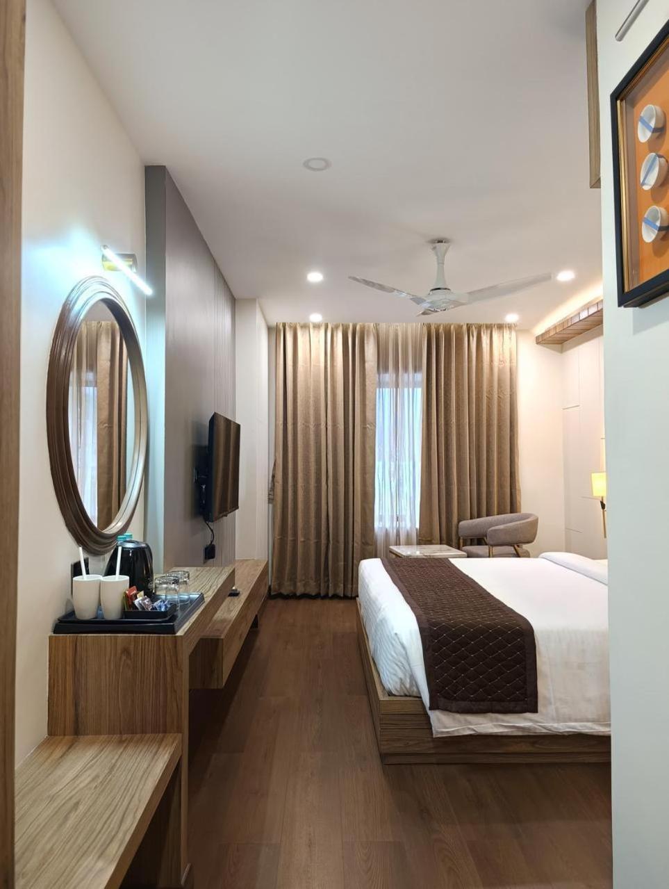 Heavens Garden Empire Otel Guwahati Dış mekan fotoğraf