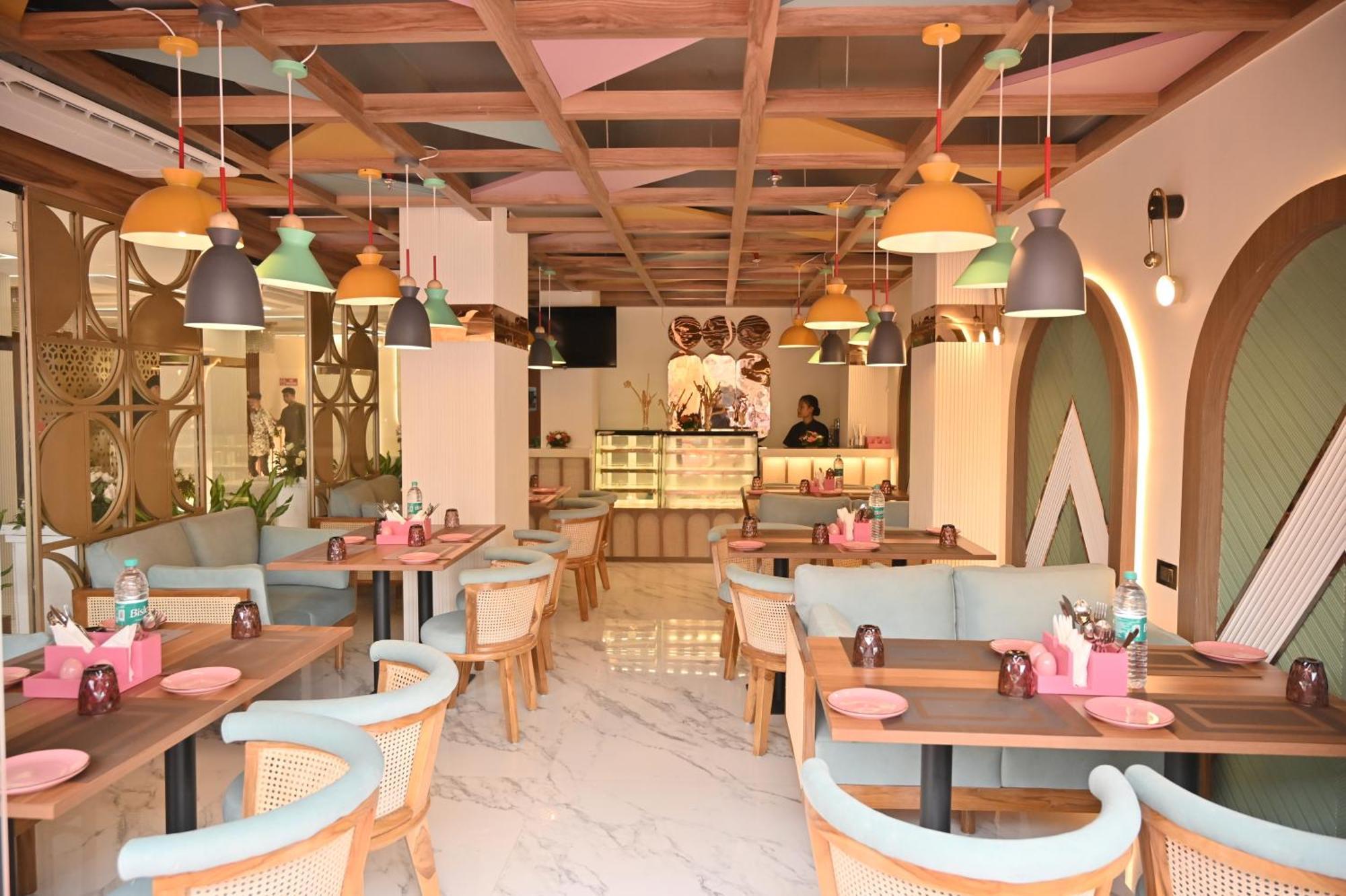 Heavens Garden Empire Otel Guwahati Dış mekan fotoğraf