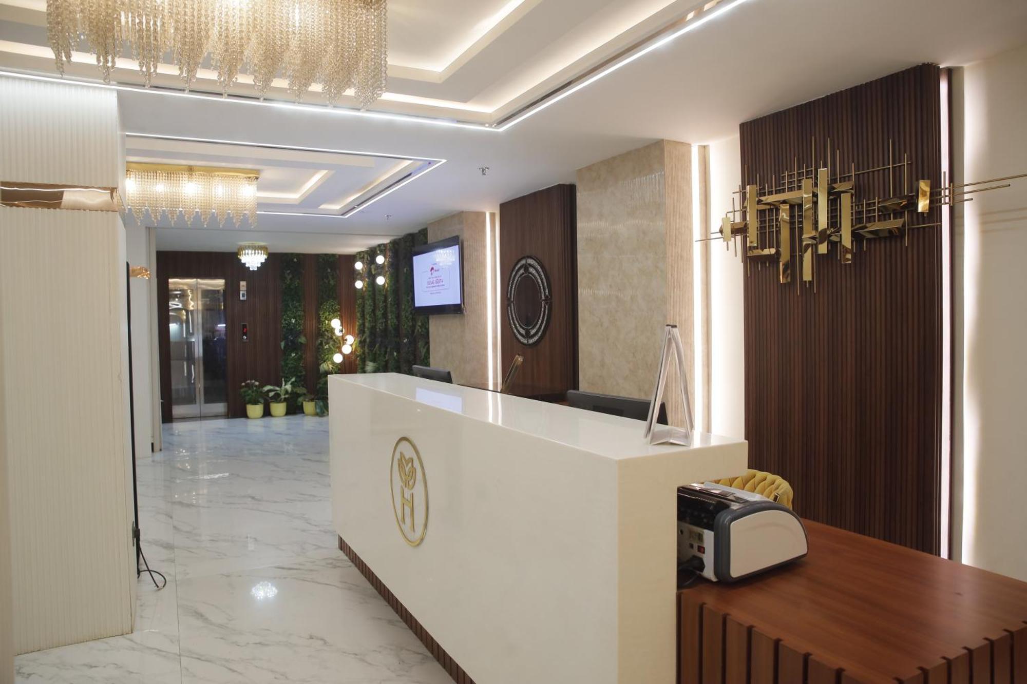 Heavens Garden Empire Otel Guwahati Dış mekan fotoğraf