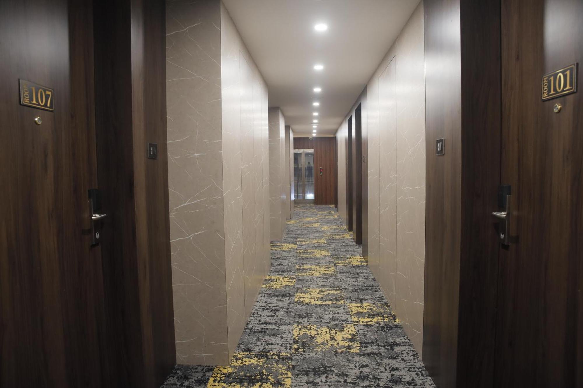 Heavens Garden Empire Otel Guwahati Dış mekan fotoğraf