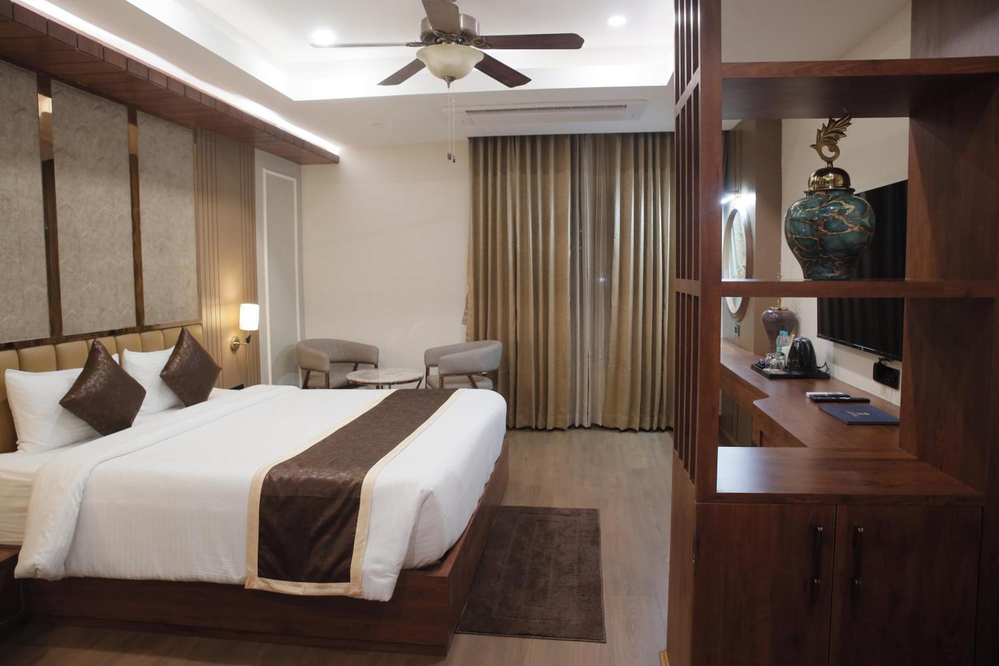 Heavens Garden Empire Otel Guwahati Dış mekan fotoğraf